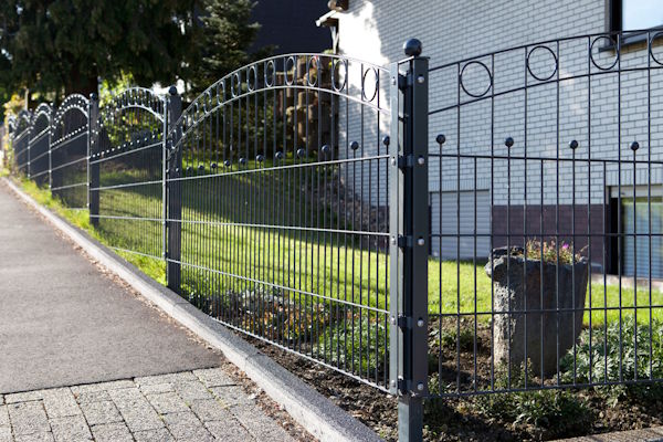Zaunbau mit Stabmattenzaun in Hamburg-Volksdorf